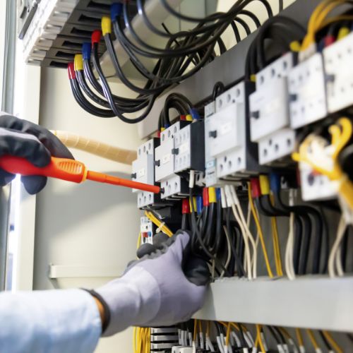 Installazione e manutenzione di impianti elettrici a Veglie
